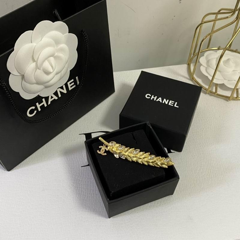 Chanel Brooch 16